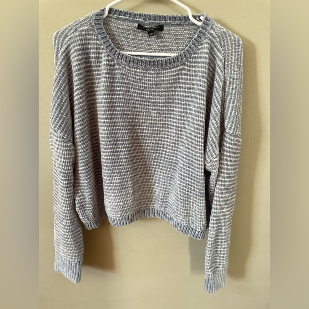 Romeo and Juliet Couture Sweater size L